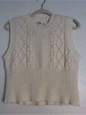 Society 212 Women's Large Cable Knit Sweater Vest Sleeveless Pullover Cropped
